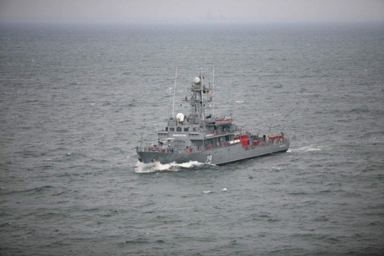 Mină de război, descoperită plutind în Marea Neagră. Au intervenit specialiștii! Precizări de la Forțele Navale Române