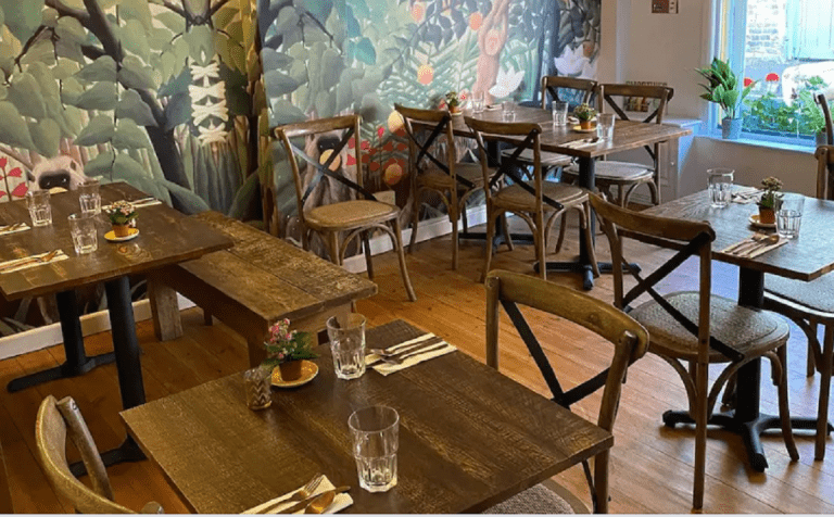 Un restaurant vegetarian, obligat să vândă carne din cauza inflației