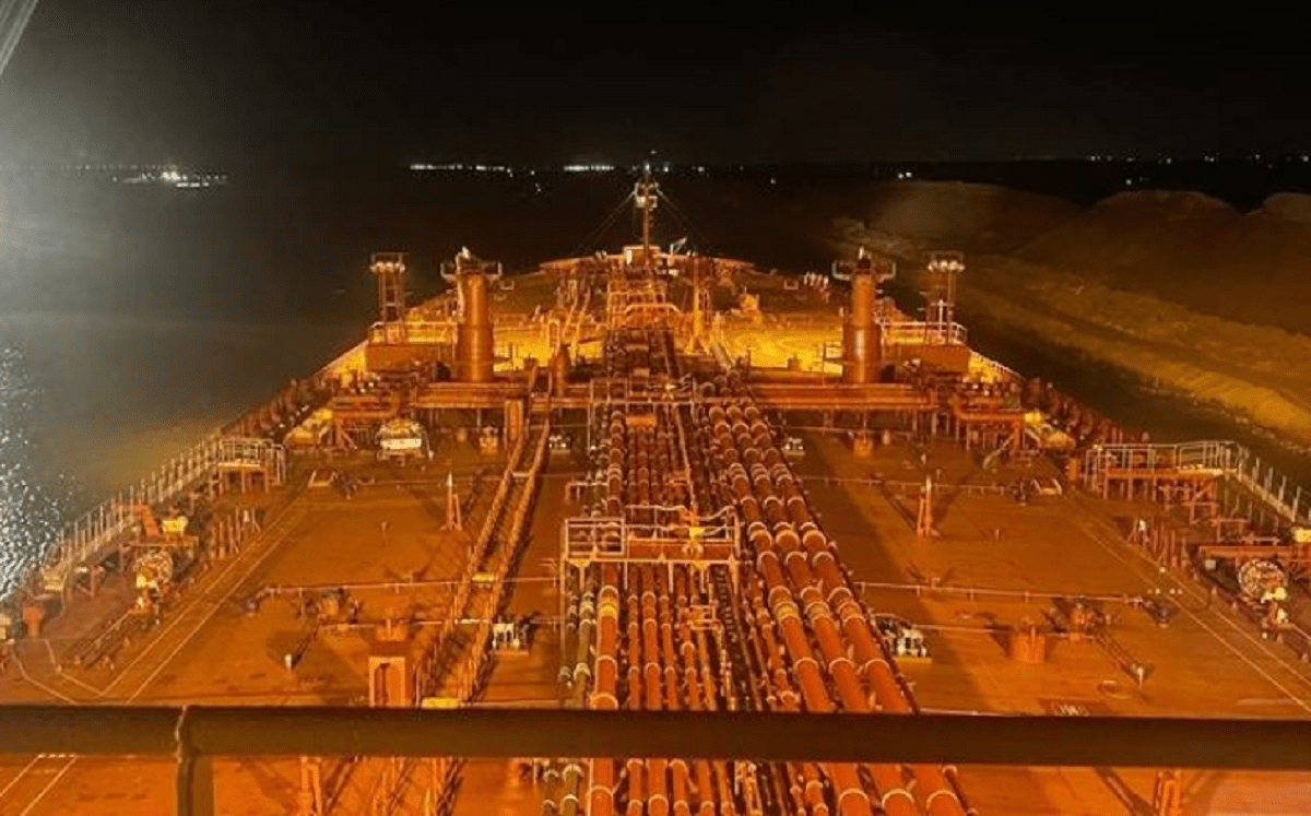 Canalul Suez, blocat pentru a doua oară în ultimele luni! Al cui era petrolul din nava Affinity V? - FOTO&VIDEO