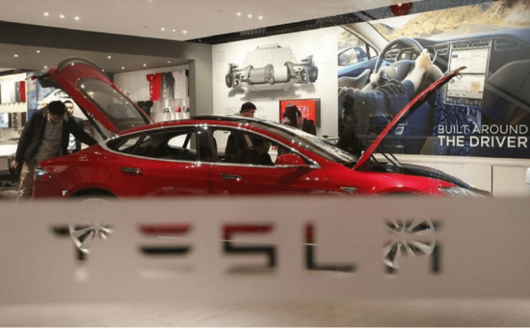 Tesla, trasă pe dreapta de un nou proces. Șoferii îl acuză de minciună pe Elon Musk
