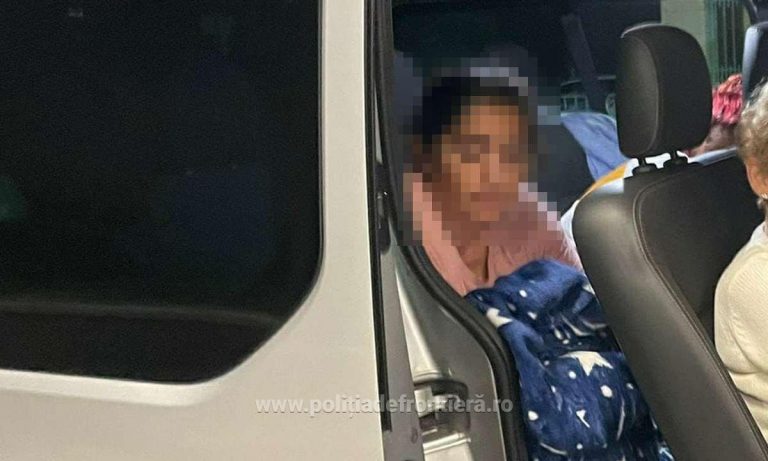 O mamă în vârstă de 15 ani, prinsă când încerca sa-și scoată copilașul din țară ascuns sub o pătură. Unde ar fi vrut să ajungă
