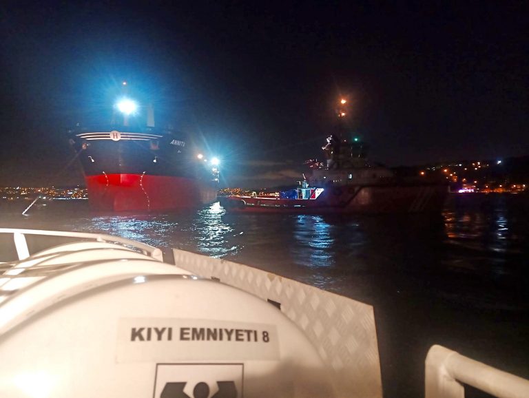 Traficul naval pe Bosfor, reluat după un incident. Probleme pentru o navă, s-a intervenit urgent – VIDEO