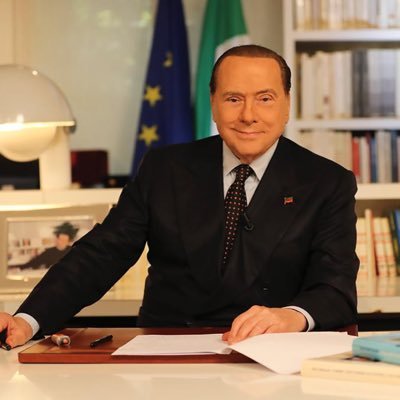 Fostul premier italian a reluat „un pic” legătura cu liderul rus. Berlusconi, „cadorisit” de Putin cu sticle de vodcă și o scrisoare „dulce”