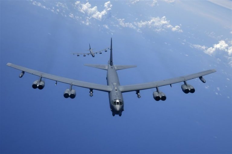 SUA aduc noi bombardiere nucleare B-52 în nordul Australiei. Reacție furibundă a Chinei