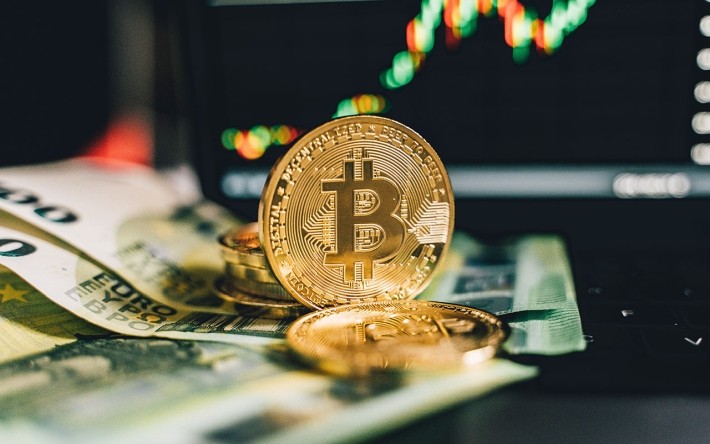 Banii se prăbușesc. Criptomonedele își intră în drepturi?