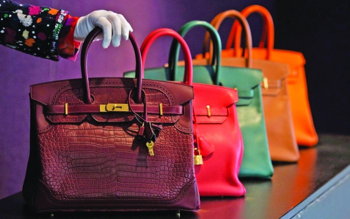 Criza economică nu se asortează cu gențile Birkin. Gingații luxului ridică prețurile
