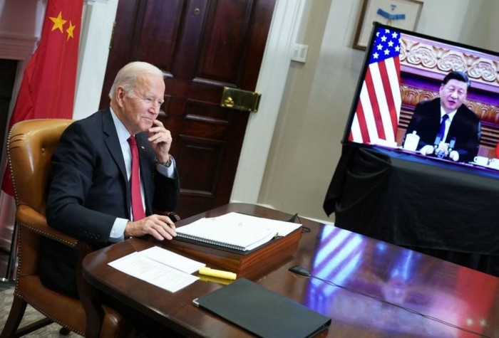 Cum să intri desculț în urzici. Biden se duce singur în atacul comercial asupra Chinei