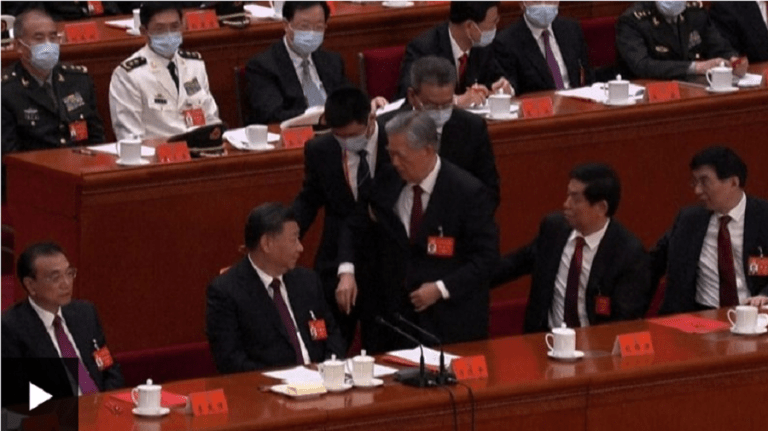 Scene incredibile la Beijing. Fostul președinte al Chinei, Hu Jintao, scos afară din sala congresului Partidului Comunist – VIDEO