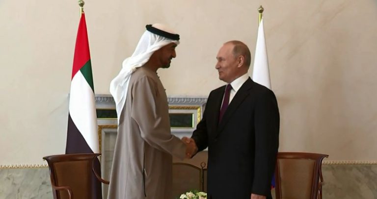 Arabii, de partea lui Putin! După saudiți, și dinastia Al-Nahyan, emirii din Abu Dhabi, întoarce spatele Americii! – VIDEO