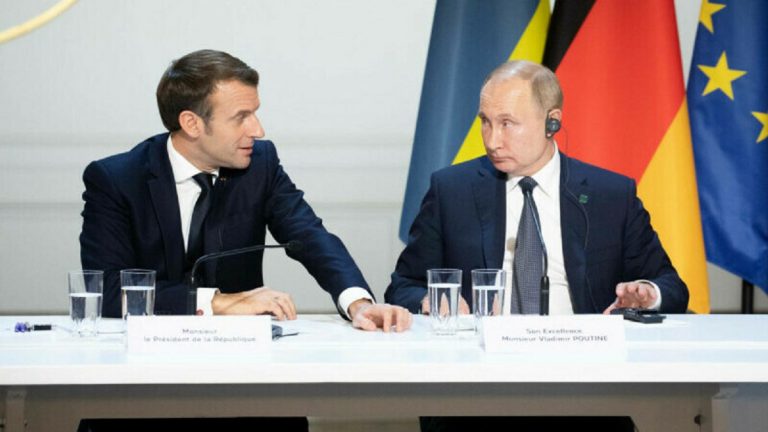Macron, cinic: Franța NU SE BAGĂ dacă Rusia dă cu bomba nucleară în Ucraina!