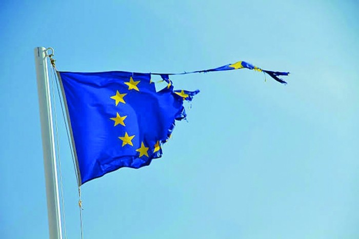 Niște paiațe! Se clatină rău modelul liberal-democrat al Occidentului