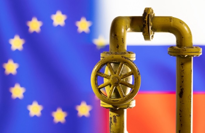 Illustration shows natural gas pipeline in front of word EU and Russia flag colours - Ziarul National