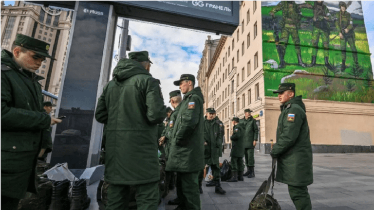 RĂZBOI ÎN UCRAINA. Moscova își închide centrele de mobilizare militară / Anunțul lui Vladimir Putin