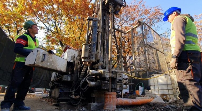 Au început forajele geotehnice pentru consolidarea planșeului de la Piața Unirii!