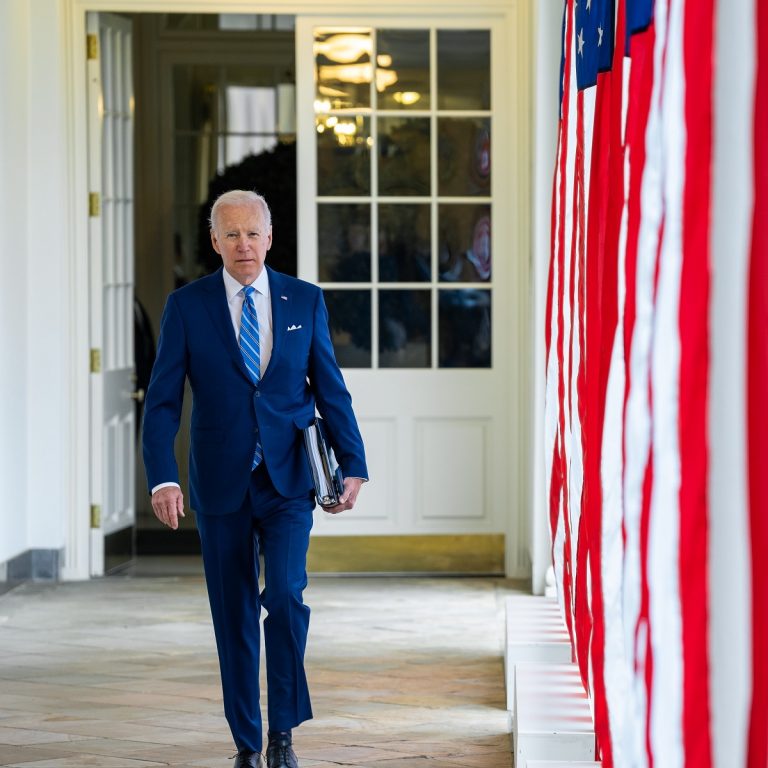 Alegeri legislative cruciale în SUA. Bastioanele democraților se clatină. Trump: „Fiți pregătiți, vom lua înapoi Congresul, Senatul și Casa Albă”