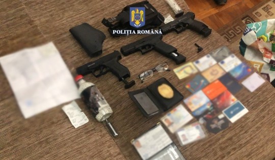 Doi tineri s-au dat drept oameni ai legii și au ajuns în arest. Cum au acționat până să fie prinși de polițiști