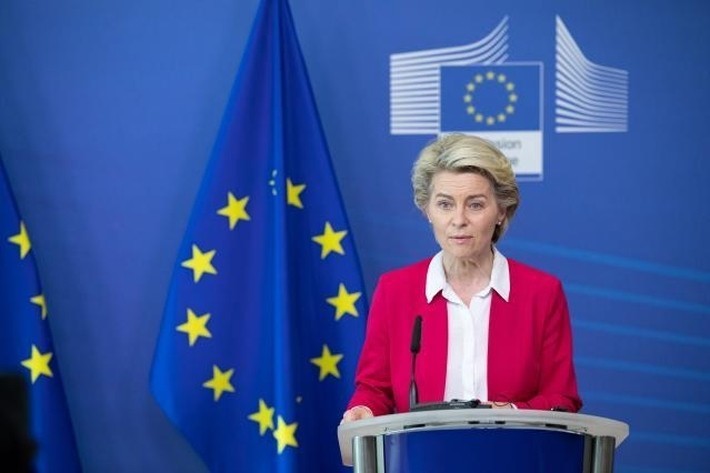 „Doamna Ursula” predică anticorupția de operetă