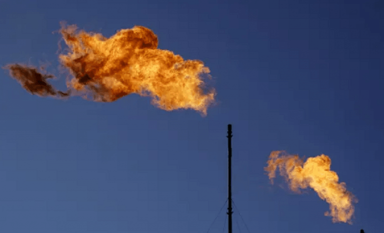 Emisiile giganților de petrol și gaze, de trei ori mai mari decât ce declară. „Au comis echivalentul moral al crimelor de război”
