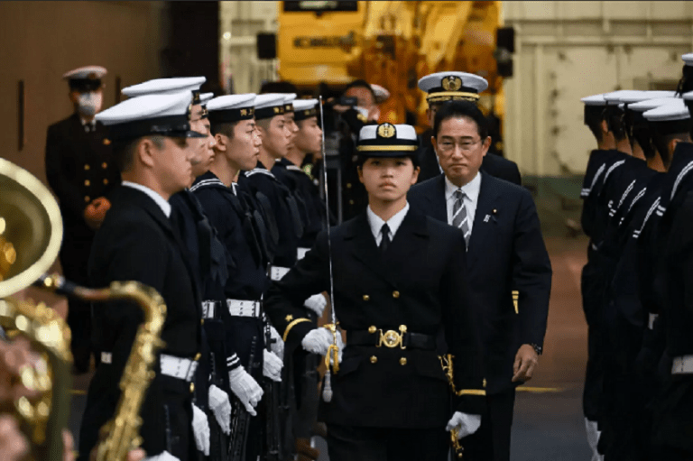 Japonia merge pe linia înarmării masive. Tokyo renunță la Constituția pacifistă de după război