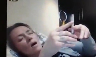 Sexy-judecătoarea, dezbrăcată şi cu ţigara în gură la audiere. Cum a pedepsit-o Comisia de disciplină (VIDEO)