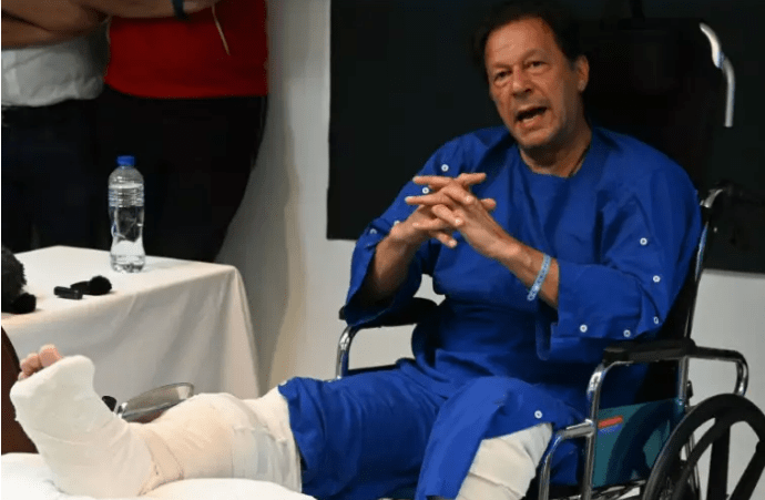 Pakistan, într-o „situație periculoasă” după tentativa de asasinare a lui Imran Khan