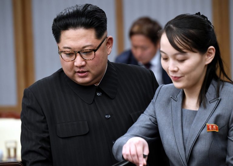 „Idioți”, „papagalii SUA”, „câini după osul americanilor”. Sora lui Kim Jong-un se dezlănțuie împotriva aliatului lui Biden