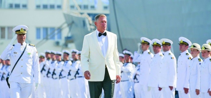 Iohannis, MÂNĂ MOARTĂ!