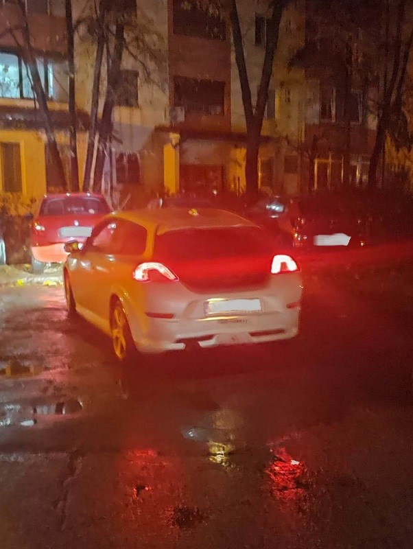 O șoferiță băută a lovit o mașină, dar și-a continuat drumul până la un punct. E INCREDIBIL cum a încercat să scape când a oprit mașina!