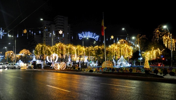Feerie de lumini în Sectorul 4 în preajma sărbătorilor