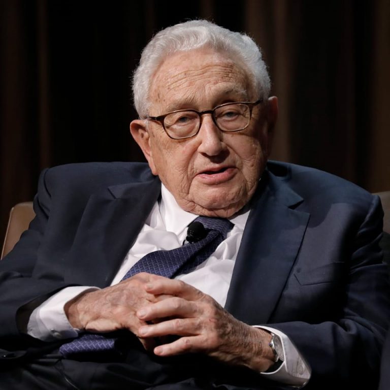 RĂZBOI ÎN UCRAINA. Henry Kissinger: „Este timpul pentru o pace negociată” / „Dezmembrarea Rusiei ar declanșa haosul nuclear”