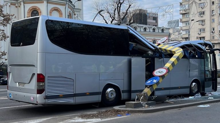 Detaliul neștiut despre accidentul de la Pasajul Unirii: au schimbat locurile în autocar și astfel au scăpat nevătămați