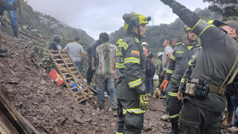 Muntele s-a surpat peste 34 de oameni. Țara întreagă, în stare de șoc – VIDEO