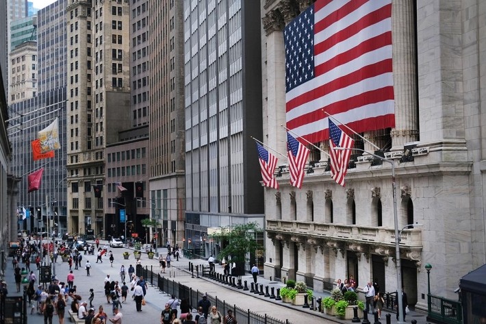 Deceniul câștigurilor: marile bănci de pe Wall Street, profit de un trilion de dolari!