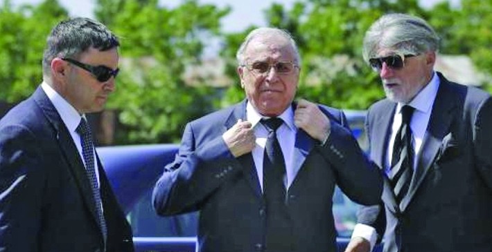 iliescu_pazit - Ziarul National