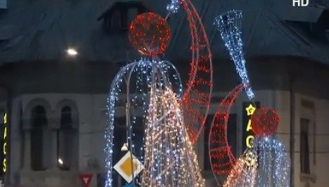 Bucureştiul şi-a luat „straie” de Sărbători. Instalațiile luminoase sunt acelea de anul trecut (FOTO & VIDEO)