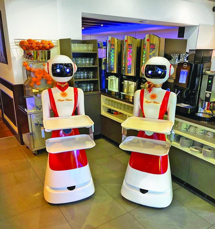 “Meniul” automatizării. De ce lanțurile de restaurante investesc în roboți