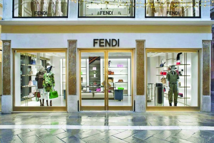 Moda de lux rămâne fără meseriași. Fendi se luptă să salveze secole de tradiție italiană