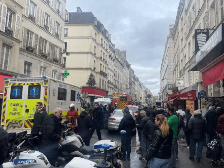 Atac armat în Paris. Sunt morți și răniți, panică în capitala Franței – VIDEO