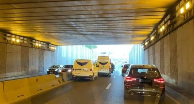 Accident în lanţ la Pasajul Băneasa, pe sensul spre Ploieşti. O fetiță de 3 ani, rănită!