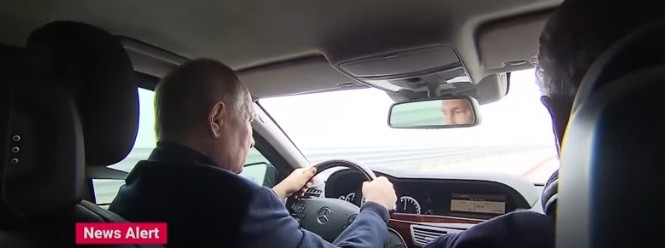 Vladimir Putin, demonstraţie de forţă: a vizitat Podul Crimeei, unde a şi condus o maşină (VIDEO)