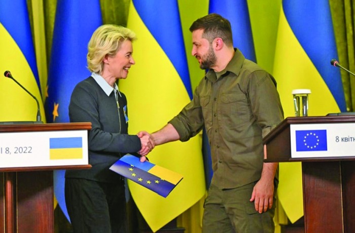 România, forțată să plătească dobânzi uriașe la împrumuturile pentru Ucraina
