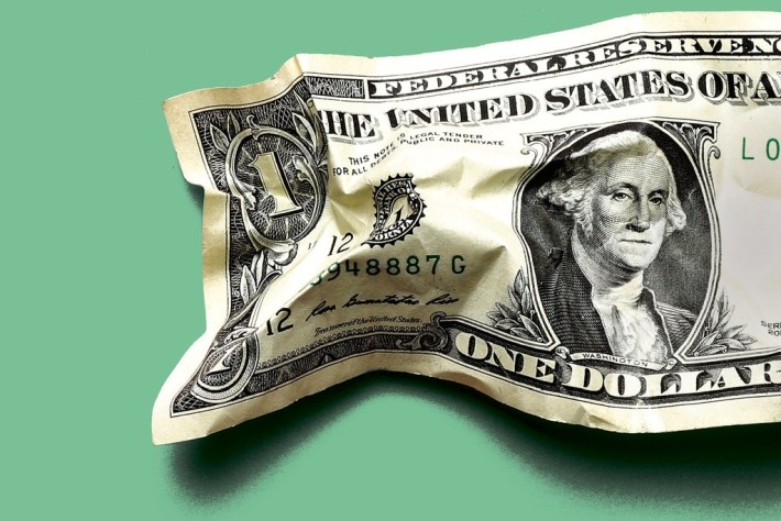 Dolarul american, cu mușchii înmuiați
