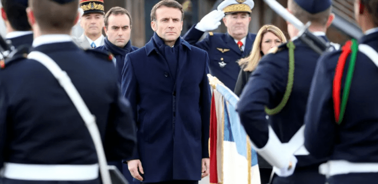 Franța alocă 400 de miliarde de euro apărării. Macron invocă „pericule considerabile”