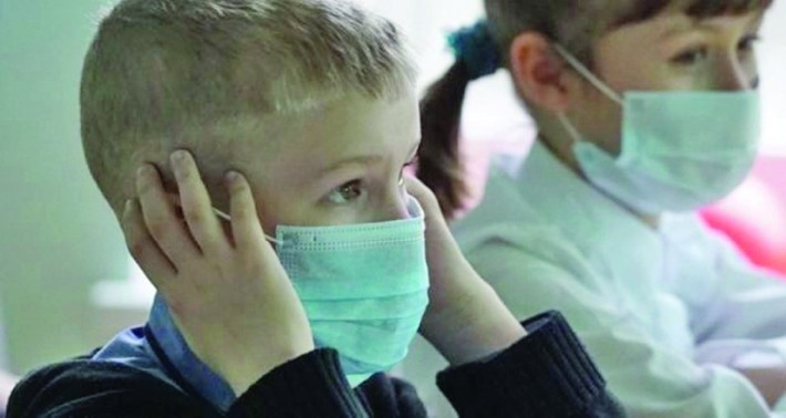 Avertisment dur al medicilor pediatri. Masca la copii este un abuz!