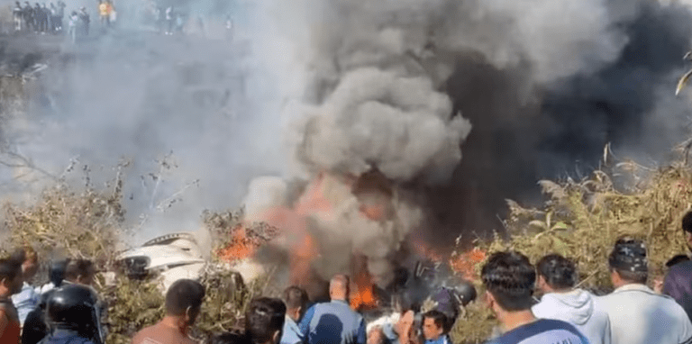 Tragedie în Nepal. Un avion cu 72 de pasageri la bord s-a prăbușit în munți – VIDEO