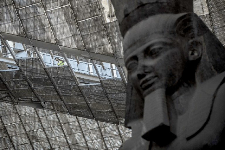 Jaf de 10 tone eșuat. Au vrut să fure statuia lui Ramses al II-lea!