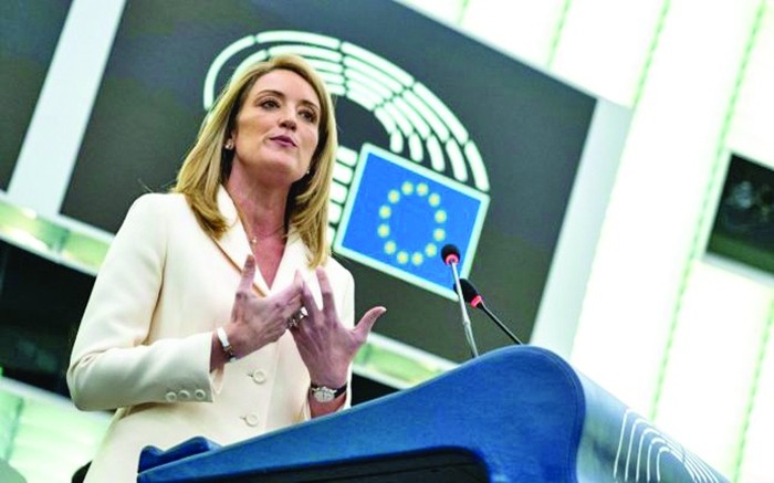 Șampanie, ciocolată și aur: cadouri pentru șefa Parlamentului European