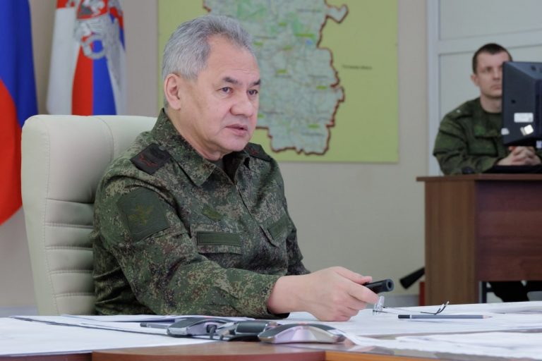 RĂZBOI ÎN UCRAINA. Putin îl trimite a treia oară pe Serghei Șoigu pe linia frontului – FOTO