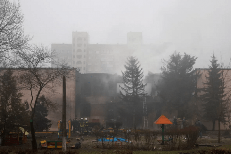 Elicopter prăbușit în apropiere de Kiev, cel puțin 18 morți. Ministrul ucrainean de Interne, printre victime – VIDEO