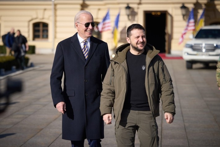 Învârtelile lui Joe Biden în Ucraina